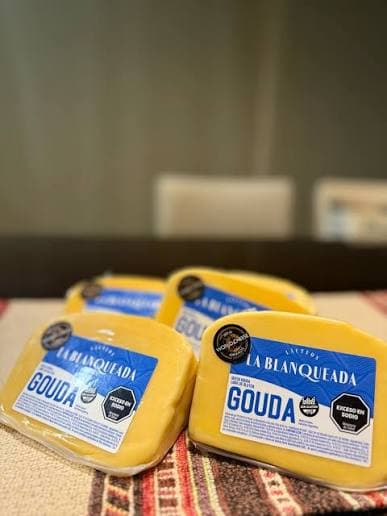 LA BLANQUEADA Gouda Ahumado